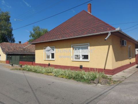 Eladó Ház, Bács-Kiskun megye, Izsák - Somogyi utca