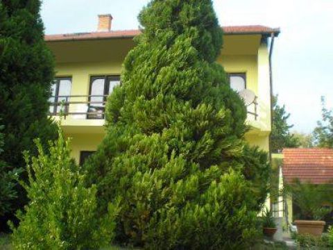 Eladó Ház 8623 Balatonföldvár , Balatonföldvár központjában villasoron!