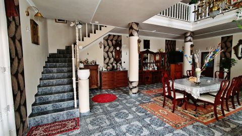 Eladó Ház 7400 Kaposvár , Igényesen felújított családi ház - két különálló lakrésszel