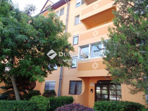 Eladó Lakás, Budapest 17. kerület - Pesti út színes házaiban 65 m2-es, 2+1 szobás remek lakás