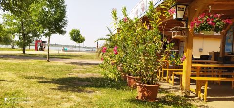 Eladó Vendéglátás 2481 Velence , Jól menő büfé a beach bejáratánál!!!