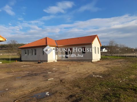 Eladó Ház, Pest megye, Kerepes - Kerepes Vörösmarty u. 2. (Széchenyi ált. iskola előtt)