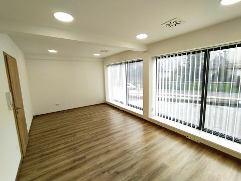 Kiadó Iroda 2241 Sülysáp , Korszerű épületben 23 négyzetméteres irodahelyiség!