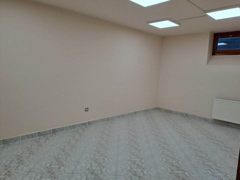 Kiadó Üzlethelyiség 7400 Kaposvár Kiadó üzlethelység Kaposvár belvárosában!