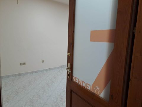 Kiadó Iroda 7400 Kaposvár Vállalkozása a központban.