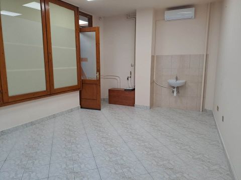 Kiadó Iroda 7400 Kaposvár , Vállalkozása a központban.