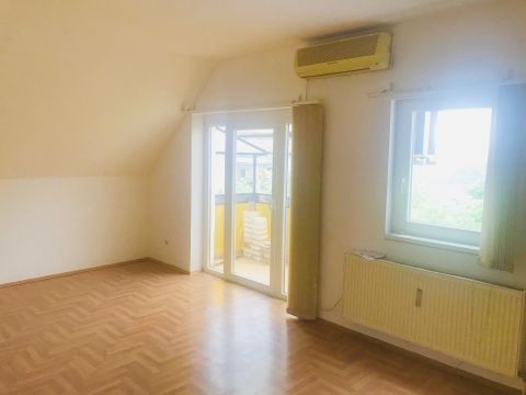 Eladó Lakás 1195 Budapest 19. kerület Jó állapotú- kis rezsijű- azonnal költözhető- másfél szobás- erkélyes