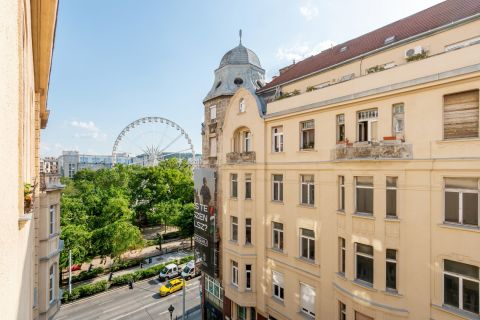 Eladó Lakás 1051 Budapest 5. kerület , Igényesen felújított Budapest Eye-ra oldalpanorámás lakás