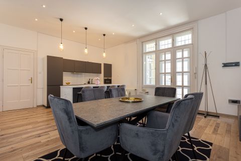 Eladó Lakás 1065 Budapest 6. kerület AIRBNB engedélyezett az ingatlanban!!
