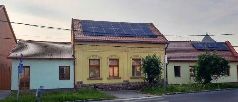 Kiadó Üzlethelyiség 8000 Székesfehérvár , Új, napelemmel felszerelt üzlethelyiség, frekventált helyen