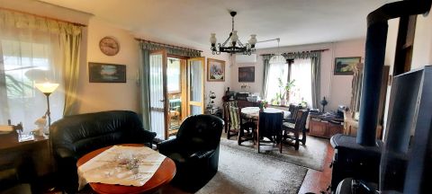 Eladó Ház 8096 Sukoró Velencei tóra panorámás 2 lakásos családi ház + 1 vendég apartman, gyönyörű szőlőlugassal