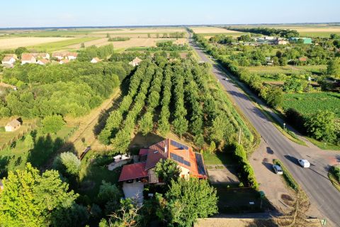 Eladó Ház 5621 Csárdaszállás NAGYON JÓ ÁLLAPOTÚ, GAZDASÁGOSAN FENNTARTHATÓ CSALÁDI HÁZ, RENGETEG ÜZLETI LEHETŐSÉGGEL!