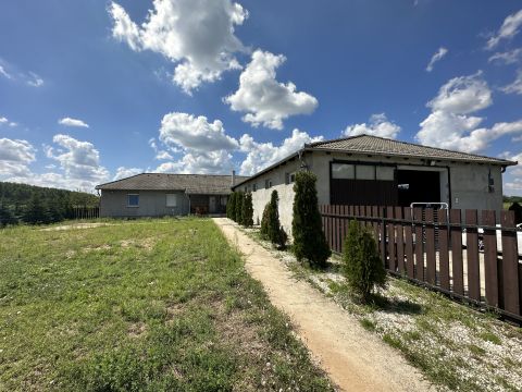 Eladó Mezőgazdasági 2200 Monor , Lovarda