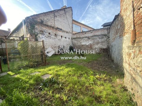 Eladó Ház, Győr-Moson-Sopron megye, Sopron - Szent István parknál 45 m2-es házrész, saját kertrésszel és garázzsal .