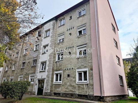 Eladó Lakás, Komárom-Esztergom megye, Tatabánya - Városközpontban, jó állapotú, 2 szobás lakás eladó