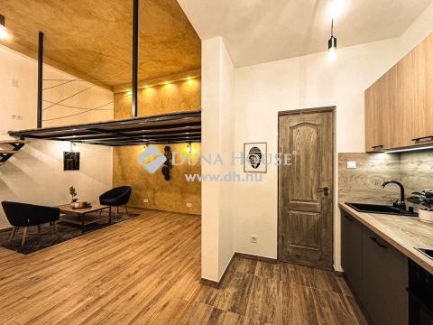Eladó Lakás, Budapest 7. kerület - Peterdy utcában - airbnb - galériás - energia takarékos - szuper lakás 