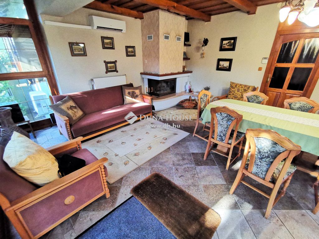 8220 Balatonalmádi — 1/28