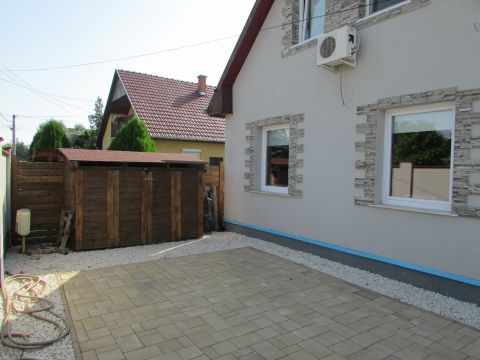 Eladó Ház 2721 Pilis , Luxus otthon teljes berendezéssel, nyugodt utcában