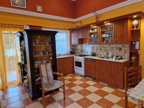 Eladó Ház 8621 Zamárdi , Balaton közeli