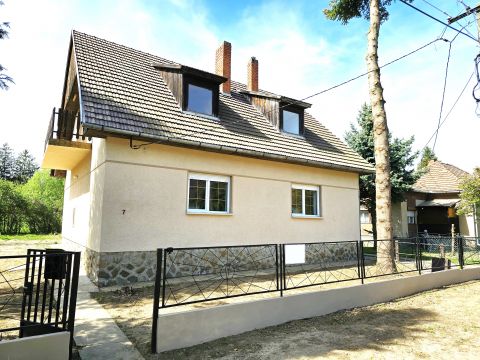 Eladó Ház 7627 Pécs , Rigóderben csendes zsákutcában tágas családi ház