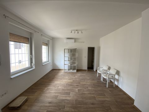 Eladó Ház 1182 Budapest 18. kerület Bókaytelepen, szépen felújított, 50 nm-es, 1+1 félszobás házérsz