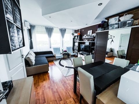 Eladó Lakás 1108 Budapest 10. kerület Panelprogramos 50 nm-es, 2 szobás, erkélyes felújított lakás Újhegyi lakótelepen