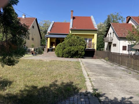 Eladó Ház 6000 Kecskemét , Kecskemét, Petőfi városban 3 szobás családi ház eladó 