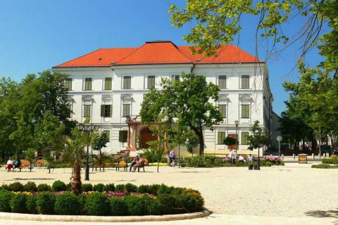 Eladó Lakás 8230 Balatonfüred , Balatonfüred - Tagore sétány