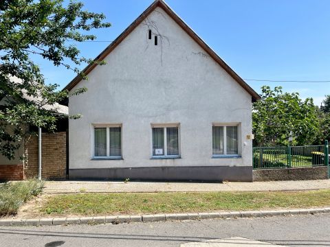 Eladó Ház 7030 Paks 3 szobás családi ház