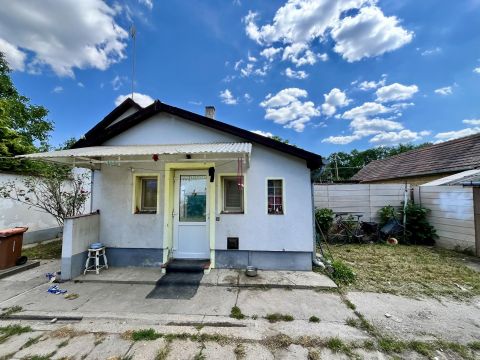 Eladó Ház 6000 Kecskemét , LAKÁS ÁRÁN ELADÓ KIS HÁZ A MUSZÁJBAN!
