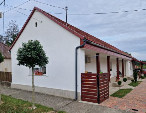 Eladó Ház 7768 Vokány Pécstől 25 km-re, Vokány településén korrekt minőségnem felújított ház eladó