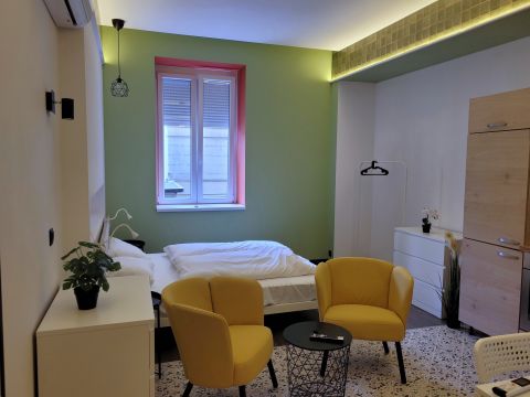 Eladó Lakás 1095 Budapest 9. kerület , Egyedi tervezésű, garzon a Lechner Ödön fasorral (Dunapart) szemben - Airbnb-re is!