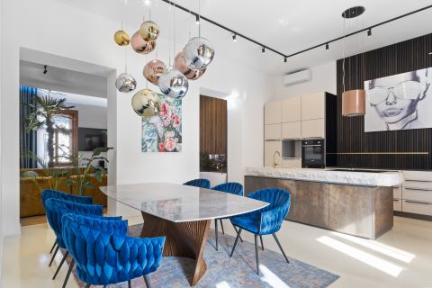 Eladó Lakás 1065 Budapest 6. kerület , BELVÁROSBAN HÁROM EN SUITE HÁLÓSZOBÁS DESIGN LAKÁS 