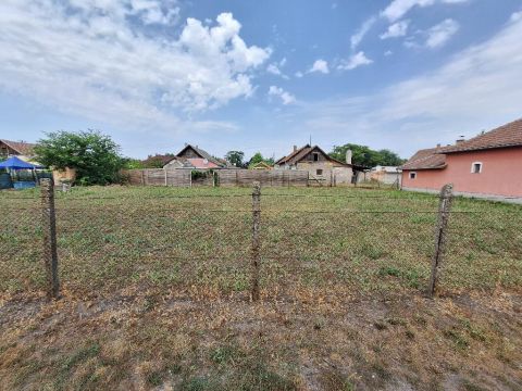 Eladó Telek 6060 Tiszakécske , 6060 Tiszakécske, Közel a központ