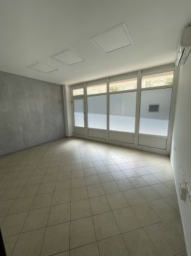 Kiadó Iroda 8900 Zalaegerszeg , Abszolút belvárosi 90 m2-es Iroda helység kiadó
