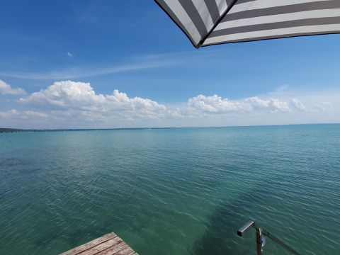 Eladó Ház 8174 Balatonkenese , Vízparti PANORÁMÁS, saját stéges 2 szintes, 3 szobás ház, 1095nm telken!