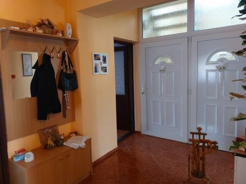 Eladó Ház 2655 Szente 