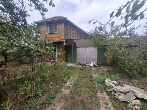 Eladó Ház 6114 Bugac , Háromszintes ház 1850 m2-es területtel, melléképületekkel 