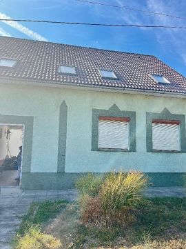Eladó Ház 7100 Szekszárd , 7100 Szekszárd, Családi házak