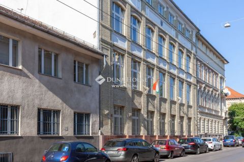 Eladó Irodaépület 1074 Budapest 7. kerület , TERÉZVÁROSI 3 szintes irodaépület parkolóval eladó