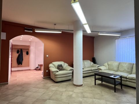 Eladó Üzlethelyiség 2151 Fót 