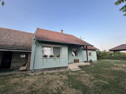 Eladó Ház 2344 Dömsöd 3 szoba + nappalis családi ház Dömsödön
