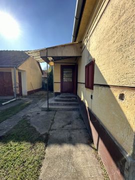 Kiadó Ház 6070 Izsák , Családi házas Csendes Övezetében Kiadó Ház