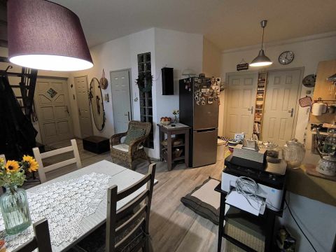 Eladó Lakás 6000 Kecskemét , Piac melletti utcában, nagy lakás, erkéllyel, autóbeállóval