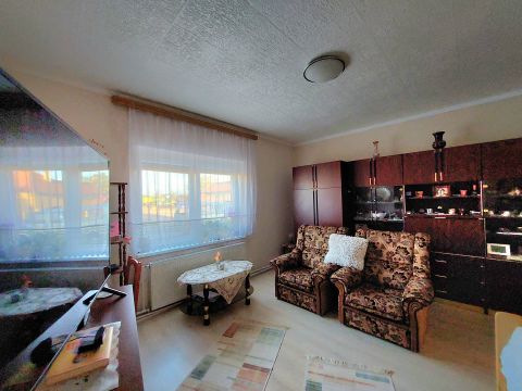 Eladó Ház 8156 Kisláng 110 m2-es, felújított, szigetelt, 3 szobás családi ház, téli kerttel, falusi CSOK-os településen