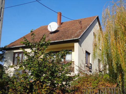 Eladó Ház 2635 Vámosmikola , nagy ház, nagy családnak