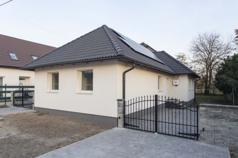 Eladó Ház 2900 Komárom , Komárom új utcája