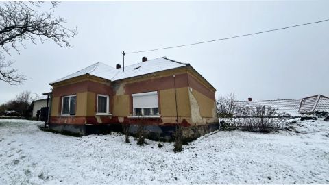 Eladó Ház 8357 Sümegcsehi , Falu központjában