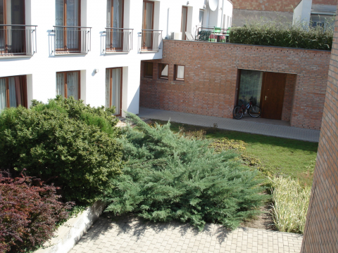 Kiadó Lakás 7624 Pécs Medencés lakóparkban nagy teraszos lakás kiadó
