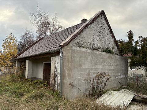 Eladó Ház 8109 Tés Templom környéke